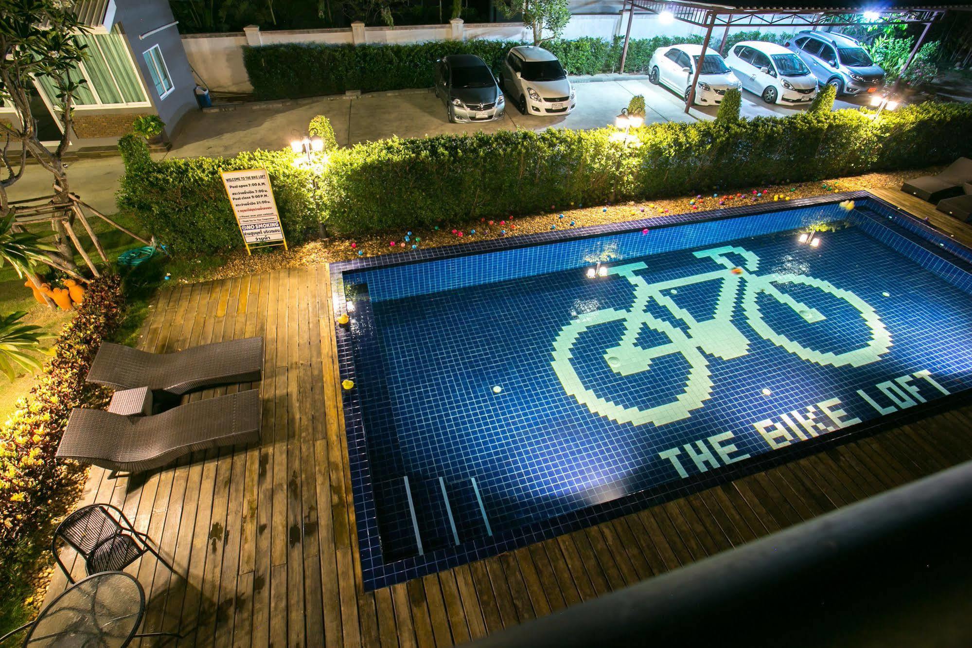 The Bike Loft Family Hostel HHQ Buitenkant foto